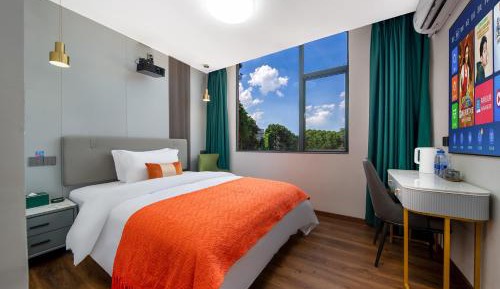 Deluxe Queen Room