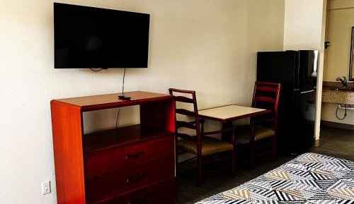 Deluxe King Room - Non-Smoking