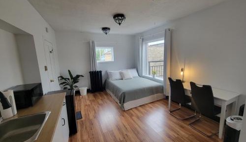 Deluxe Queen Suite