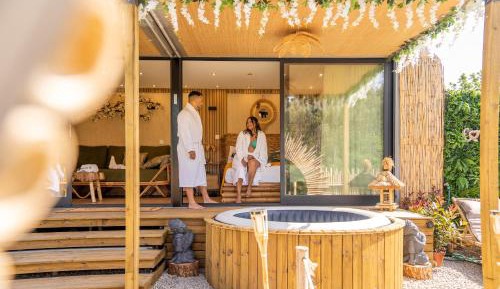  Bungalow with private jacuzzi