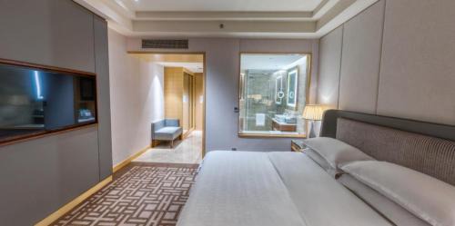 Sheraton Club King, Club level, Guest room, 1 King