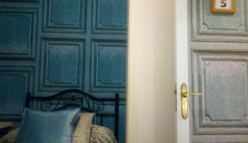 Standard Single Room with Shared Bathroom