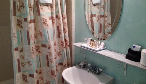 Hibiscus Room