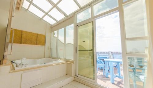 Deluxe Double Room with Balcony and Sea View