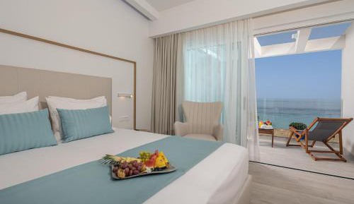 Deluxe Double or Twin Room with Sundeck and Seaview