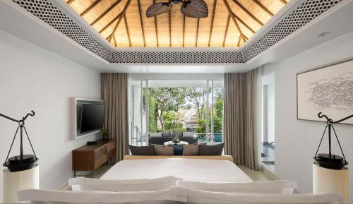Deluxe Garden Pool Suite King