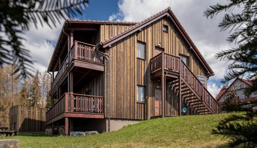 Apartment with Mountain View