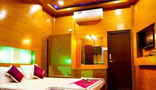 Deluxe Double Room (2 Adults + 1 Child)