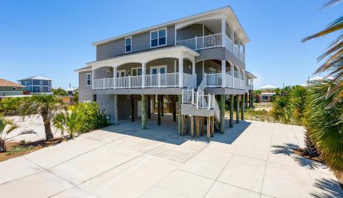 Six-Bedroom Holiday Home