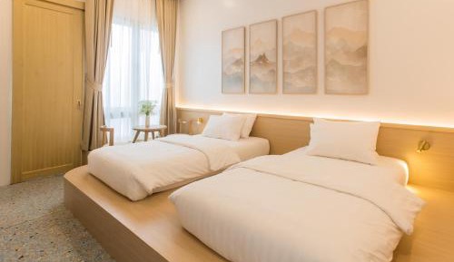 Twin Room with View