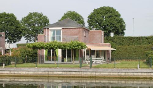 Holiday Home (5 Adults)