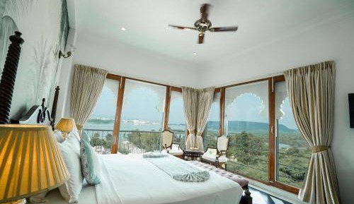 Suite with Lake View