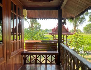 Bungalow - Water Front 
