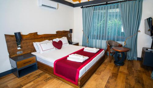 Hera Queen Suite