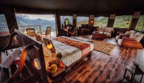 Honeymoon Suite with Mountain View
