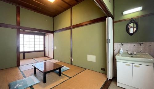 Japanese-Style Room