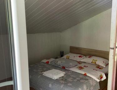 Queen Room with Shared Bathroom