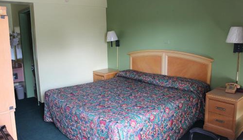 King Room - Non-Smoking