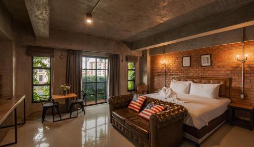 Deluxe King Suite with Balcony