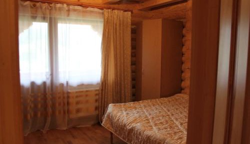 Three-Bedroom Apartment with Mountain View