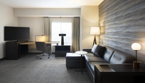 One-Bedroom King Suite with Sofa Bed 