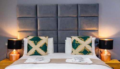 Deluxe Queen Suite