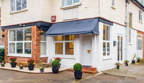 Deluxe Family of 6 Room