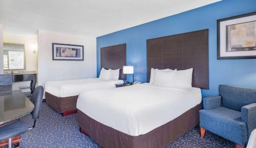 Queen Room with Two Queen Beds - Non-Smoking