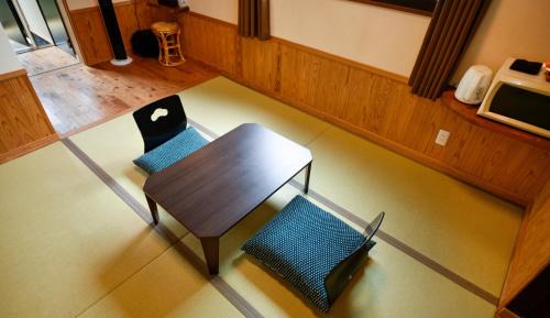 Japanese-Style Twin Room with Cypress Bath