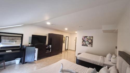 Deluxe Double Room with Extra Bed