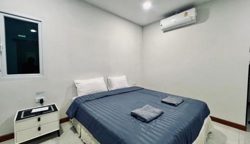 Deluxe Room (2 Adults + 1 Child)