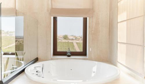 King Room with Spa Bath