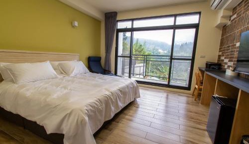 Queen Room with Balcony