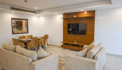 Apartment with Lake View