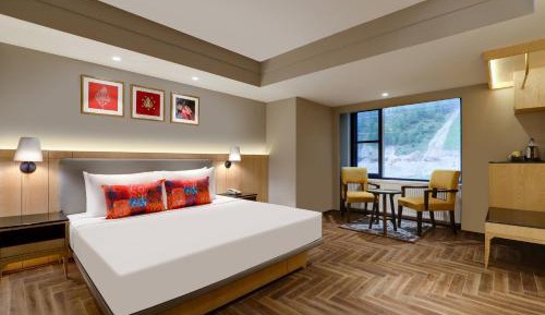 Deluxe Suite