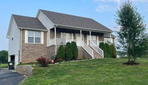 Three-Bedroom Holiday Home 