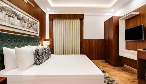 Standard King Room (30% Off on Laundry service for upto 8 clothing item,Complimentary Welcome Drink on arrival and 15% off on 1 session of 60 mins Massage)