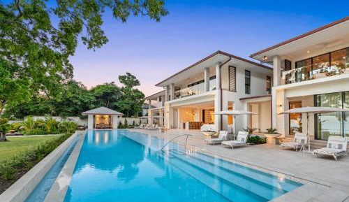 Six-Bedroom Villa 
