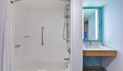 Queen Room with Two Queen Beds - Mobility and Hearing Access