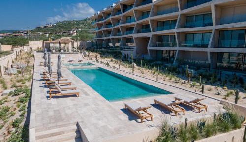 Two-Bedroom Deluxe Apartment with Balcony
