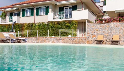 Apartment with Pool View 