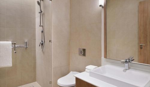 Two Bedroom Apartment, 1 King 2 Twin, Partial Sea View, Low Floor