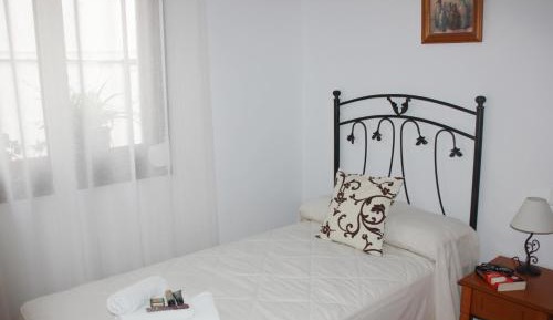 Single Room with Shared Bathroom