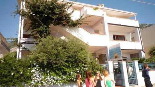 One-Bedroom Apartment (2 Adults) - Sisine