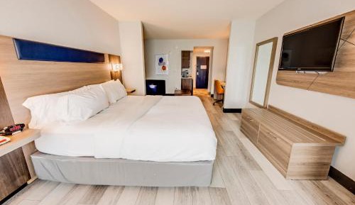 Standard King Room with Sofa Bed - Non-Smoking