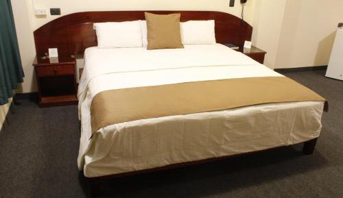 Deluxe Suite with Spa Bath