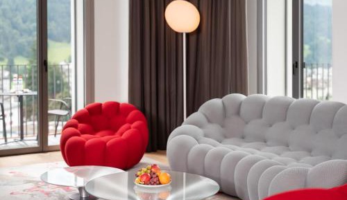 Four-Bedroom Apartment with Terrace