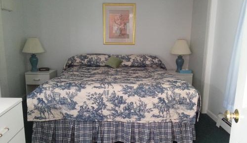 Deluxe One-Bedroom Suite with Kitchenette