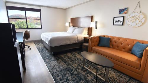 Deluxe King Room with Sofa Bed