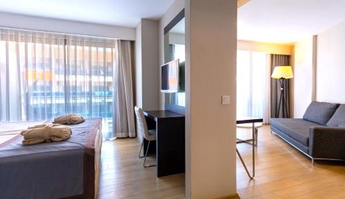 Suite with Land View